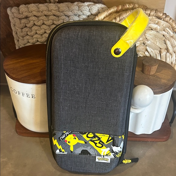 Nintendo Switch Case with Yellow Trim - Picture 1 of 3